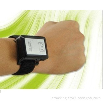 Mini Personal Tracker GPS Mt88 with Clip, Carry Easily Mini Tracker Geo-Fence, Vibration Sensor, Speaker Top Quality